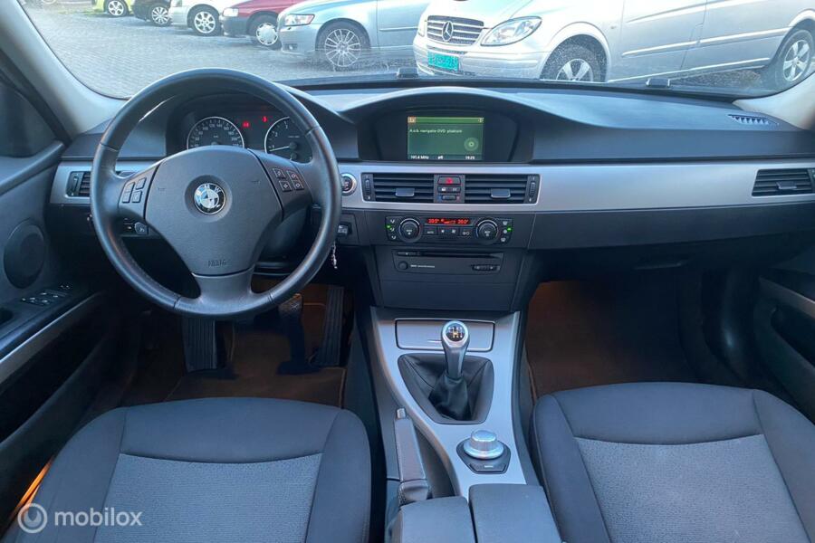 BMW 3-serie 318i  High Executive / 6 -Bak