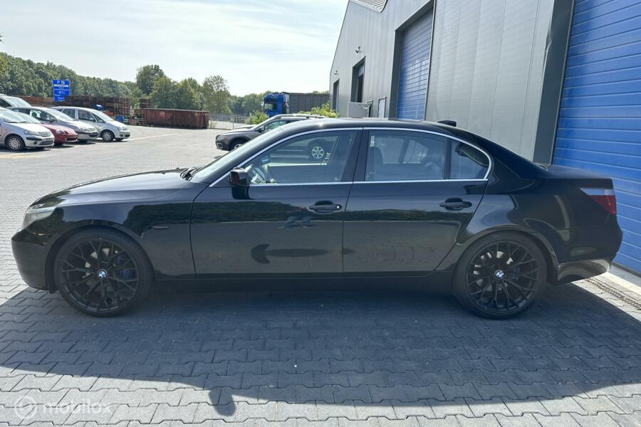 BMW 5-serie 530i / Black / 20’’ / in topstaat ✅