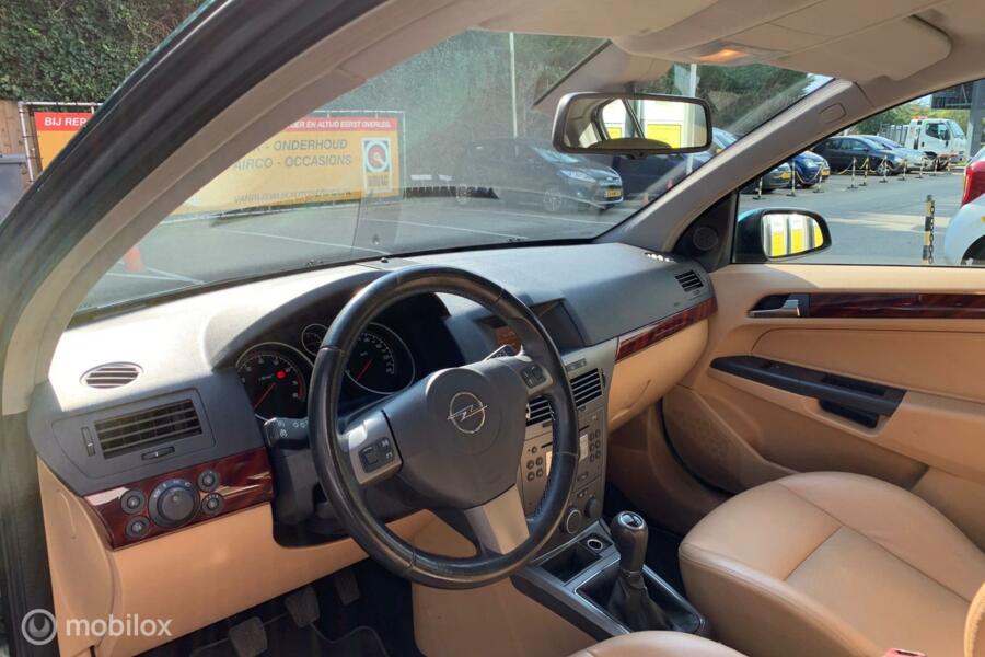Opel Astra 1.6 Elegance 5 deurs leer clima trekhaak