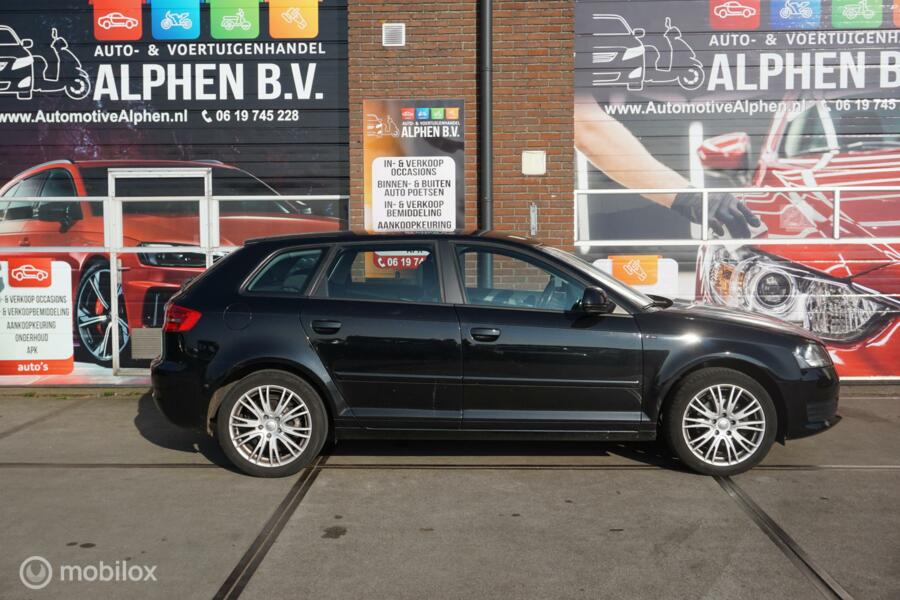 Te koop Audi A3 Sportback 1.6 Attraction Business Edition!