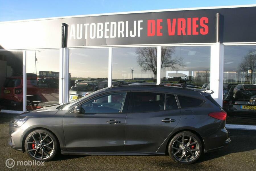 Ford Focus Wagon 2.3 EcoBoost ST-3 Perfomance Full-Options!