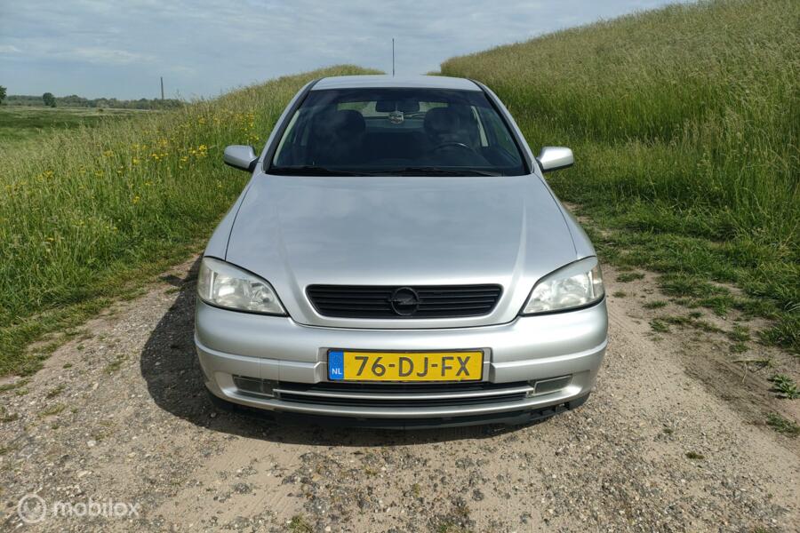 Opel Astra 1.8-16V Sport