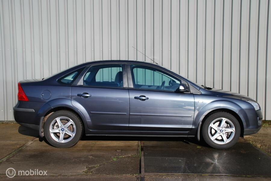 Ford Focus 2.0-16V Ghia Automaat