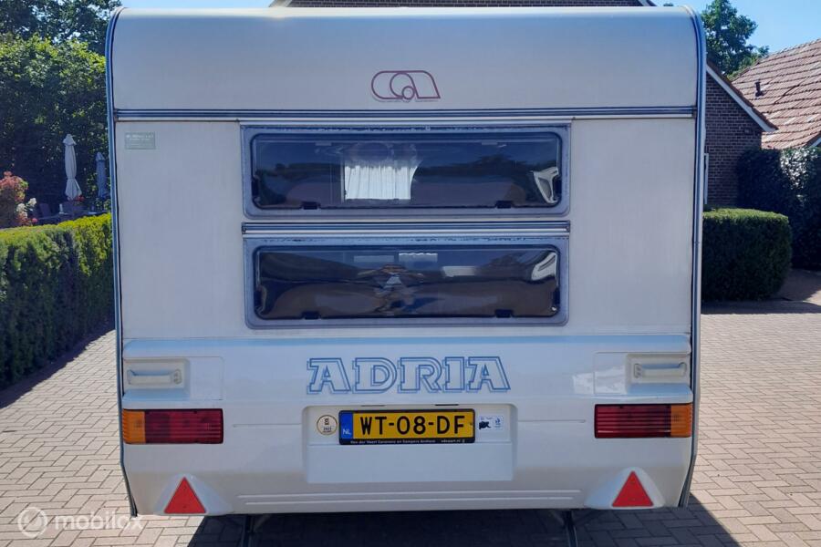 Adria Unica B502 UK, 5-Pers, Stapelbed, Rondzit+ extra zitje