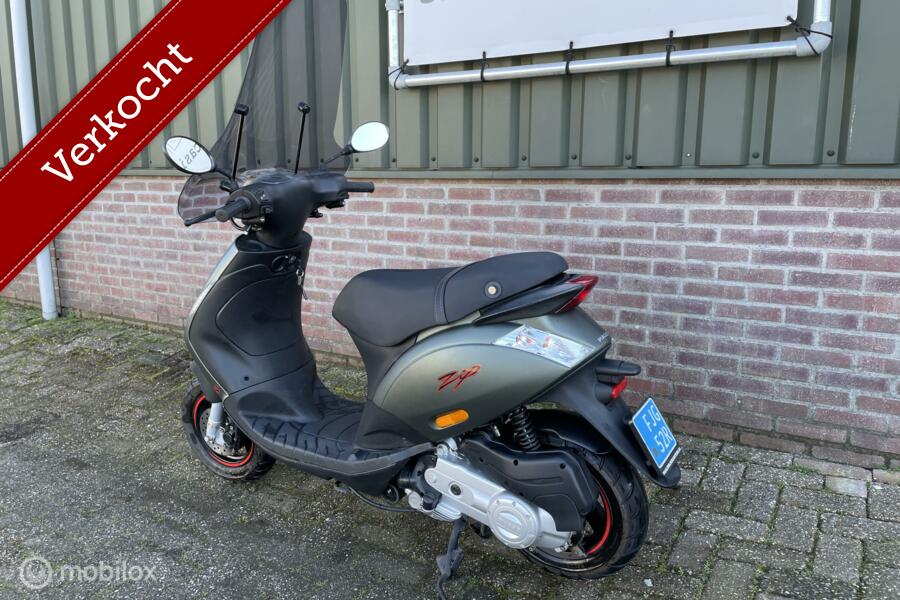Piaggio scooter Zip 50 4T Nieuwstaat !!