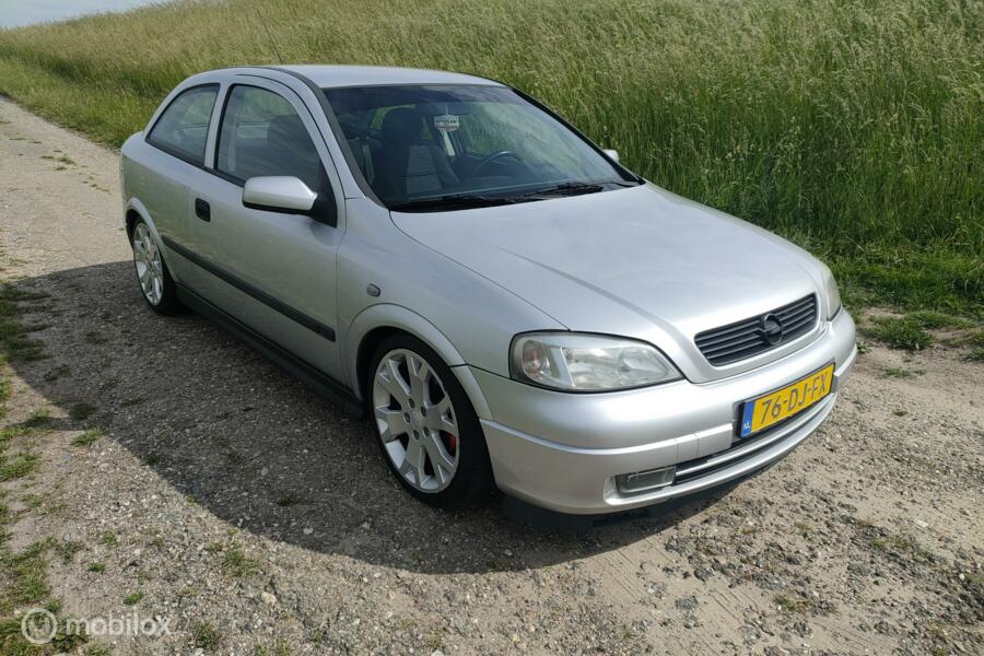 Opel Astra 1.8-16V Sport