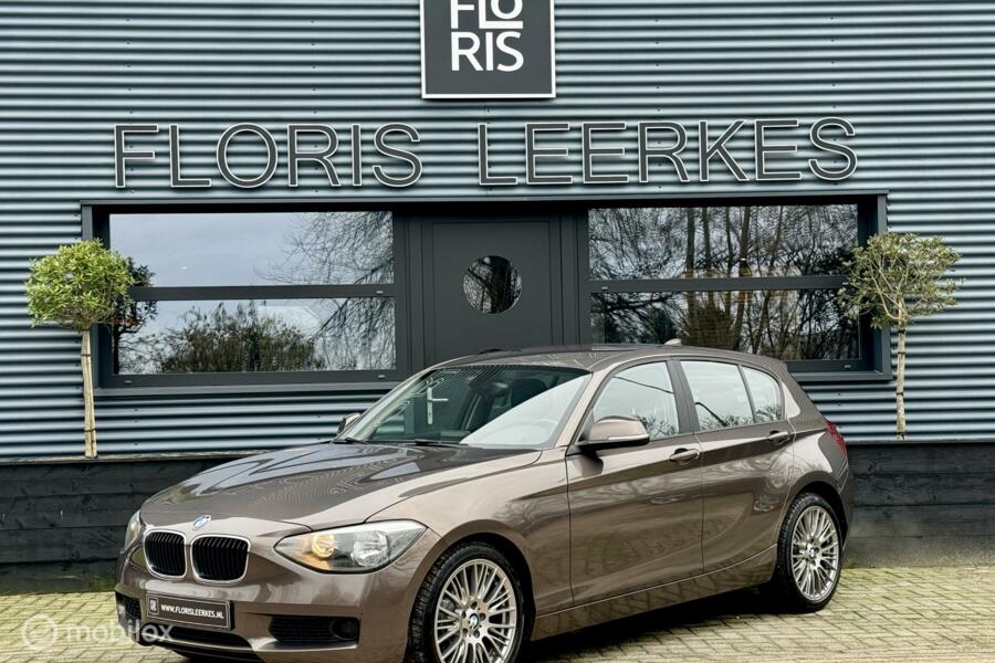 BMW 1-serie 114i | Sport Line | 5 Deurs | Scherm | 18'' |