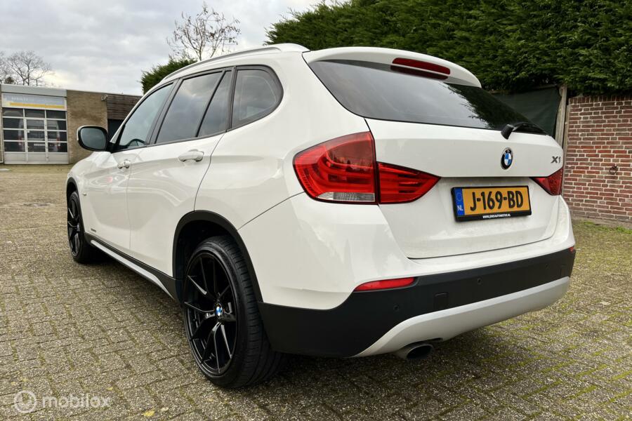 BMW X1 sDrive18i Executive AUTOMAAT / Lederen bekl / Nw. APK