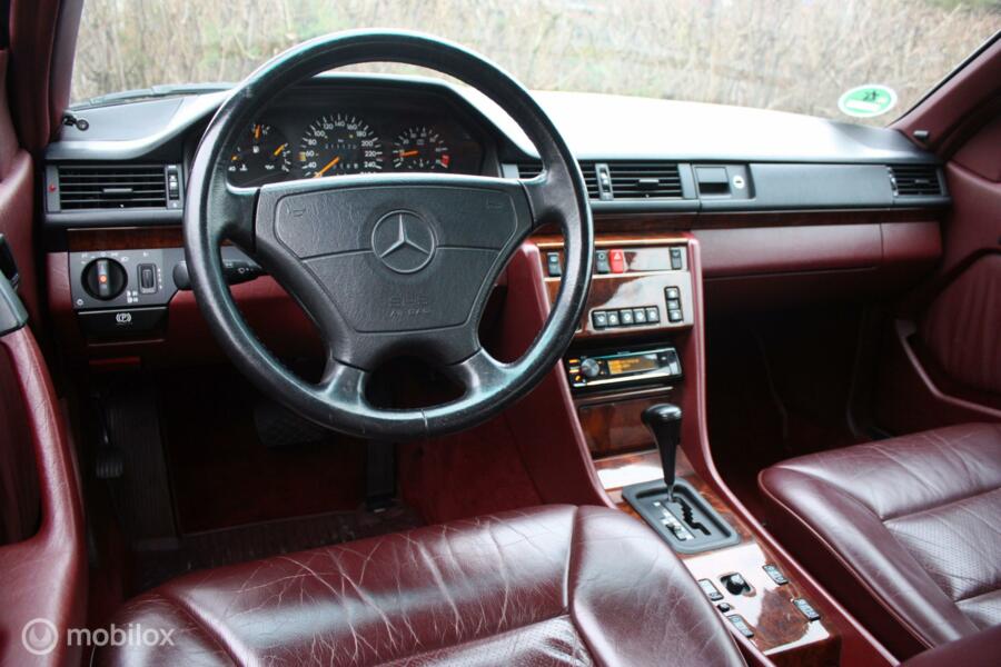 Mercedes E320 coupé W124 automaat | rood leer/airco/tempomat
