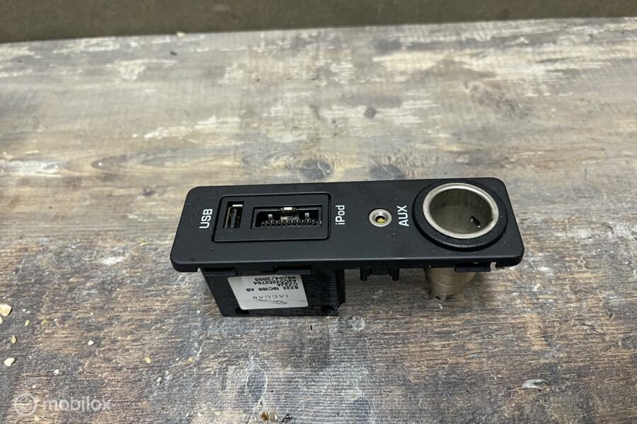 USB / AUX aansluiting Jaguar XF X250  (08-'15) 8X2319C166AB