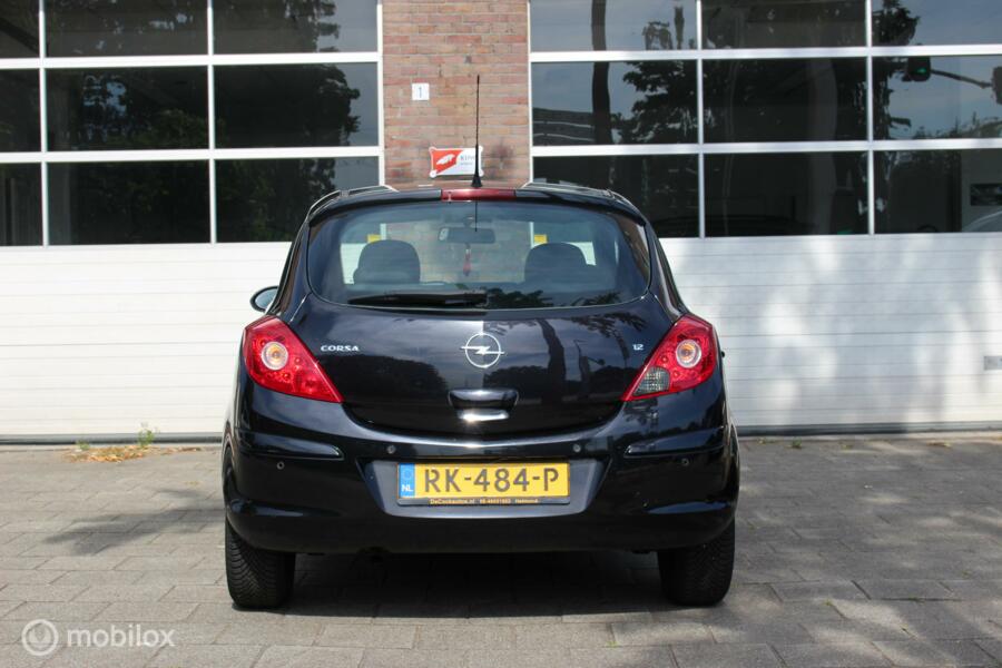 Opel Corsa 1.2-16V Cosmo / Airco / Parkeersensoren