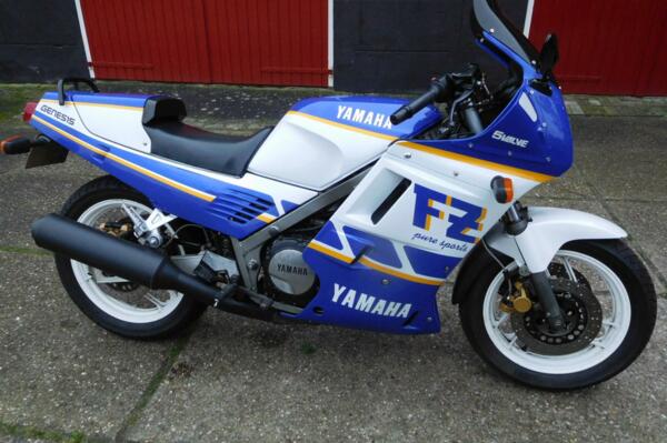 Yamaha FZ 750 in mooie en bijna originele staat