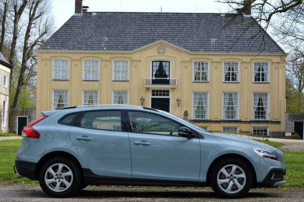 Volvo V40 Cross Country T3 Momentum Automaat Facelift Model