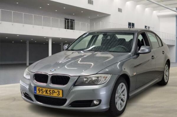 BMW 3-serie 320i -- vanaf € 195.00 p/mnd