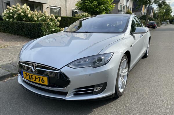 Tesla Model S 85. Panorama. Marge. Performance pack