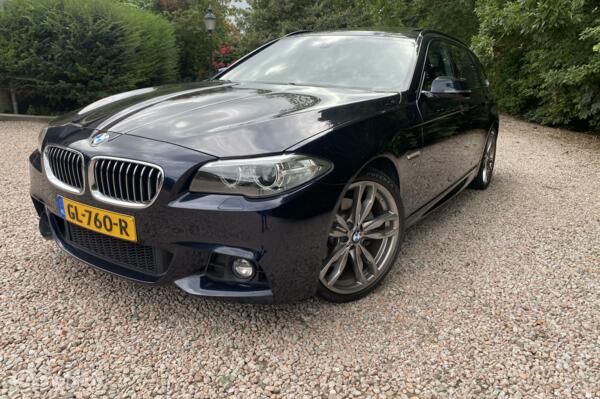 BMW 5-serie Touring 520i High Executive M-Sport 20 inch Ned. auto!