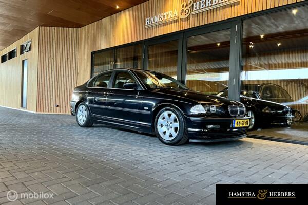 BMW 3-serie 325i Executive zwart, mooi utigevoerd