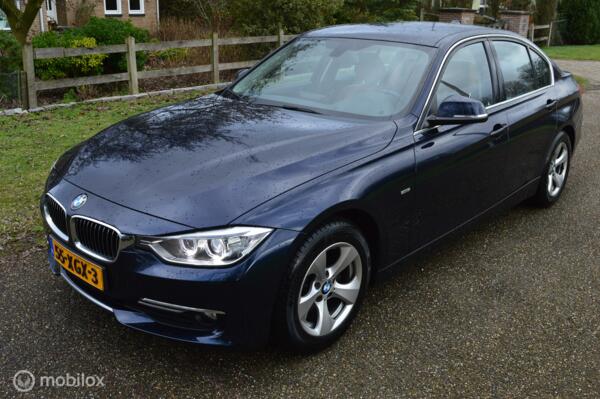 BMW 3-serie F30 320D Luxury Edition / Automaat / Head up