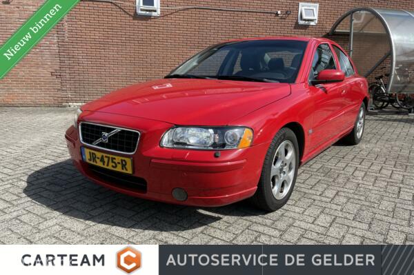 Volvo S60 2.5T Momentum | Aut | Youngtimer | Super stand