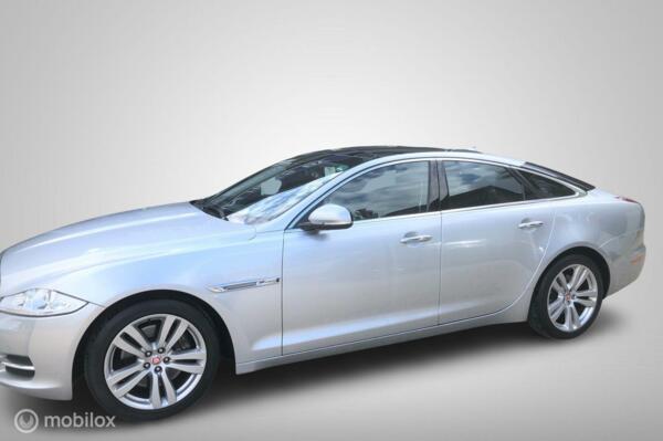 Jaguar XJ Premium Luxury | 241PK | Portfolio | leer | navigatie