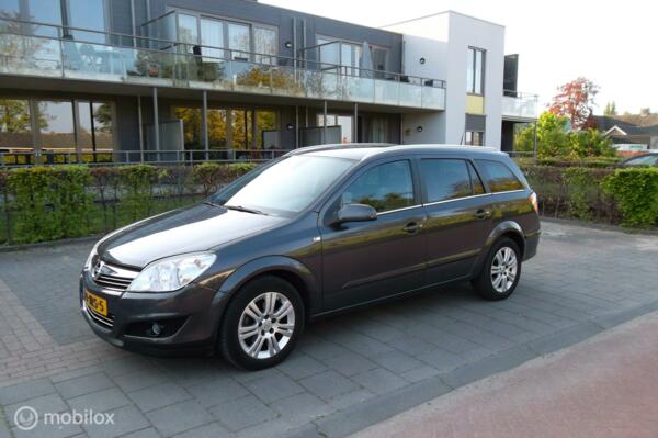 Opel Astra Wagon 1.6 Edition Navigatie Vol Opties Nieuwe Apk