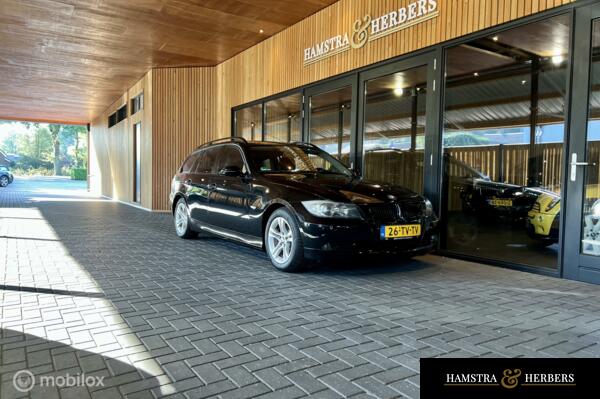BMW 3-serie Touring 320i, zwart, panoramadak!