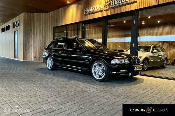 BMW 3-serie Touring 330i Executive handgeschakeld, zwart