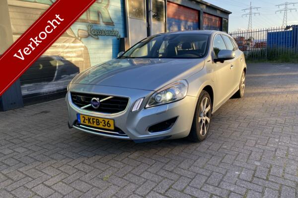 Volvo V60 2.4 D6 AWD Plug-In Hybrid Pure Limited edition