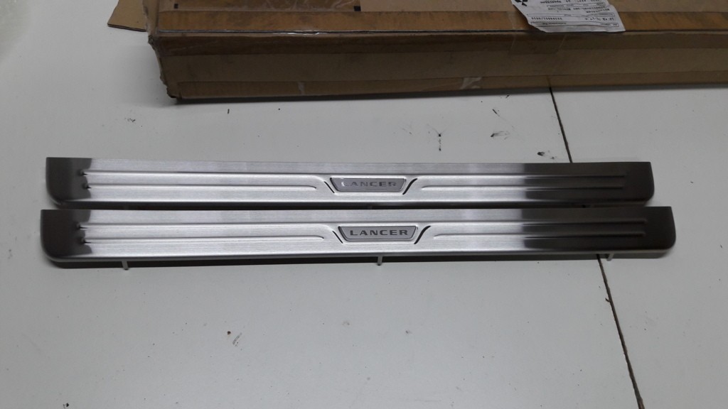 Originele aluminium instaplijsten voor Mitsubishi Lancer VII