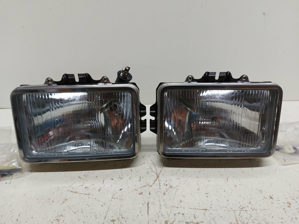 NOS koplampen voor Mitsubishi Eclipse D20