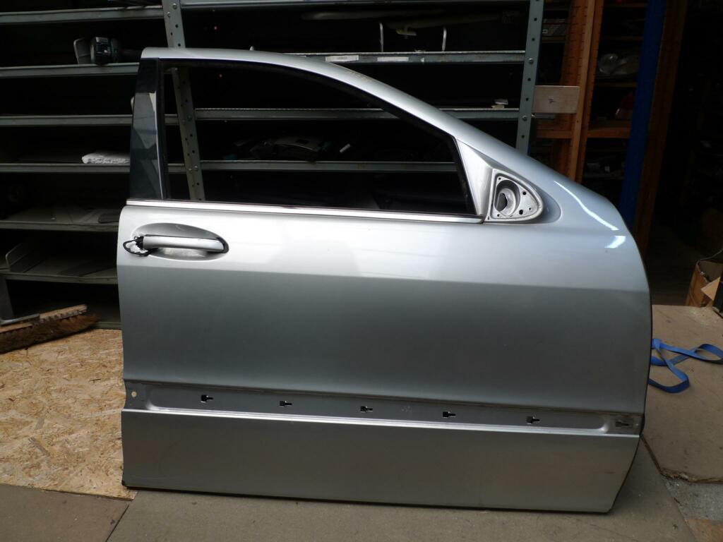 Portier Mercedes 220 r.v. 744U zilvergrijs nette deur krasjes iets roest onderrand A2207200205