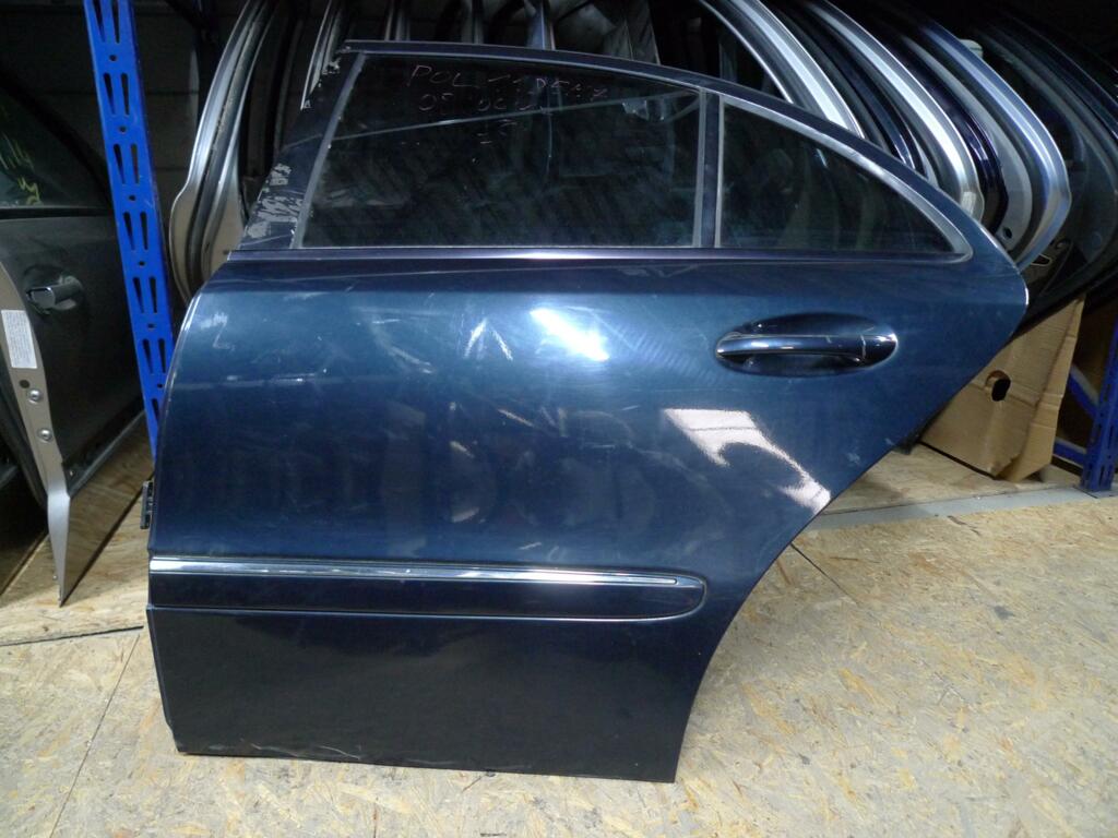 Portier Mercedes 211 l.a. sedan 189U smaragd  zwart redelijke deur behoorlijk schade onderrand