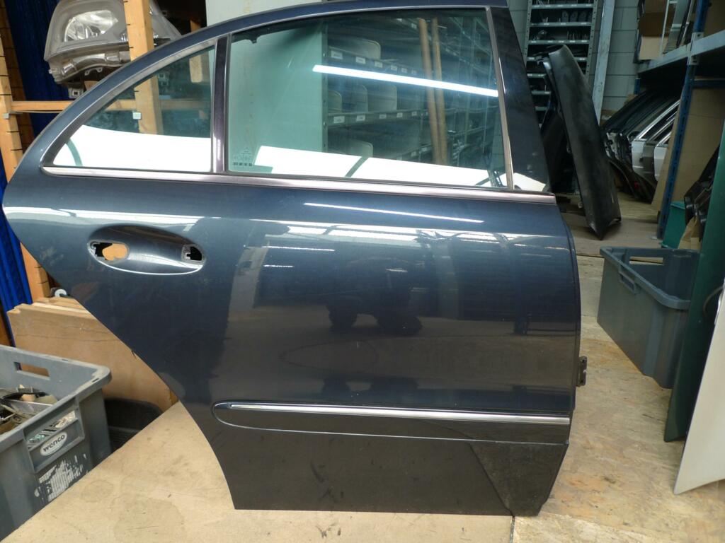 Portier Mercedes 211 rechtsachter 189U smaragd zwart nette deur A2117300205