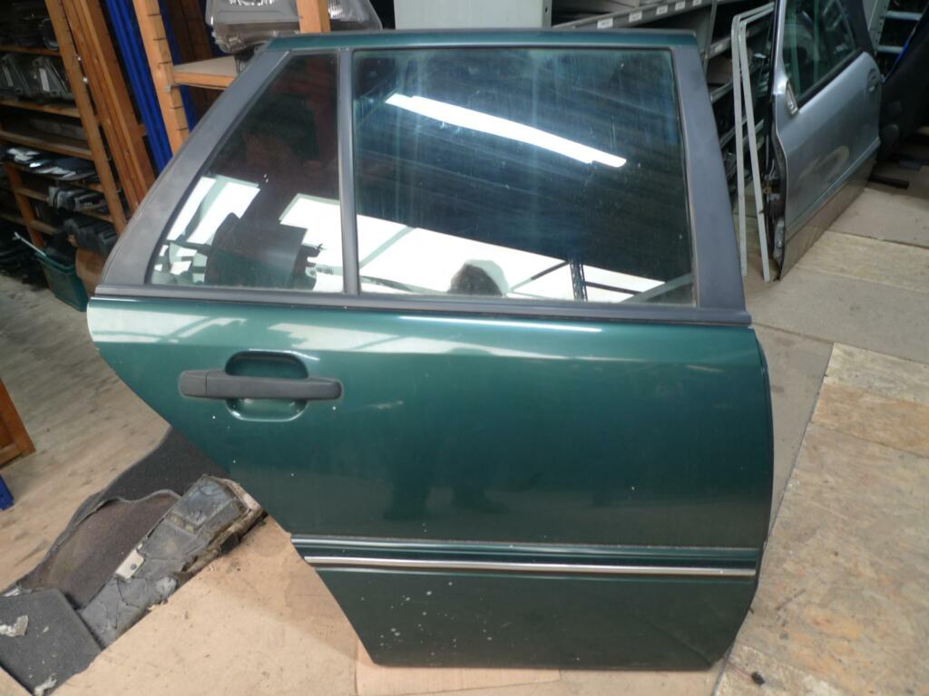 Portier Mercedes 202 combi r.a. 891U alexandrit groen redelijk nette deur iets roest A2027301405