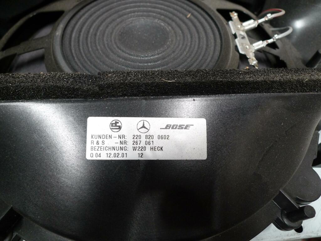 Luidspreker Mercedes 220 achter in hoedenplank  code 810 Bose Sound System