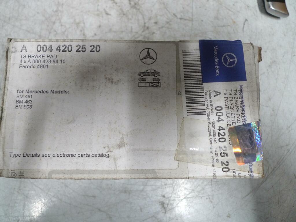 Remblokken set Mercedes 901-903 achter nieuw origineel A0044202520 bosch ferodo remklauw