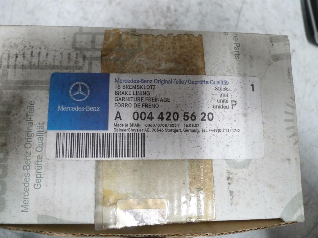 Remblokken set Mercedes 901-903 nieuw origineel A0044205620