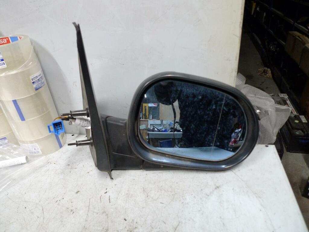 Spiegel Mercedes 163 rechts o.t. met kapotte spiegelkap A1638103593