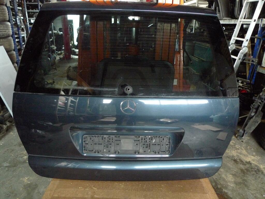Achterklep Mercedes 163 189U smaragd zwart stevige roestplek onder kentekenplaat A1637400905 met donker getuned glas