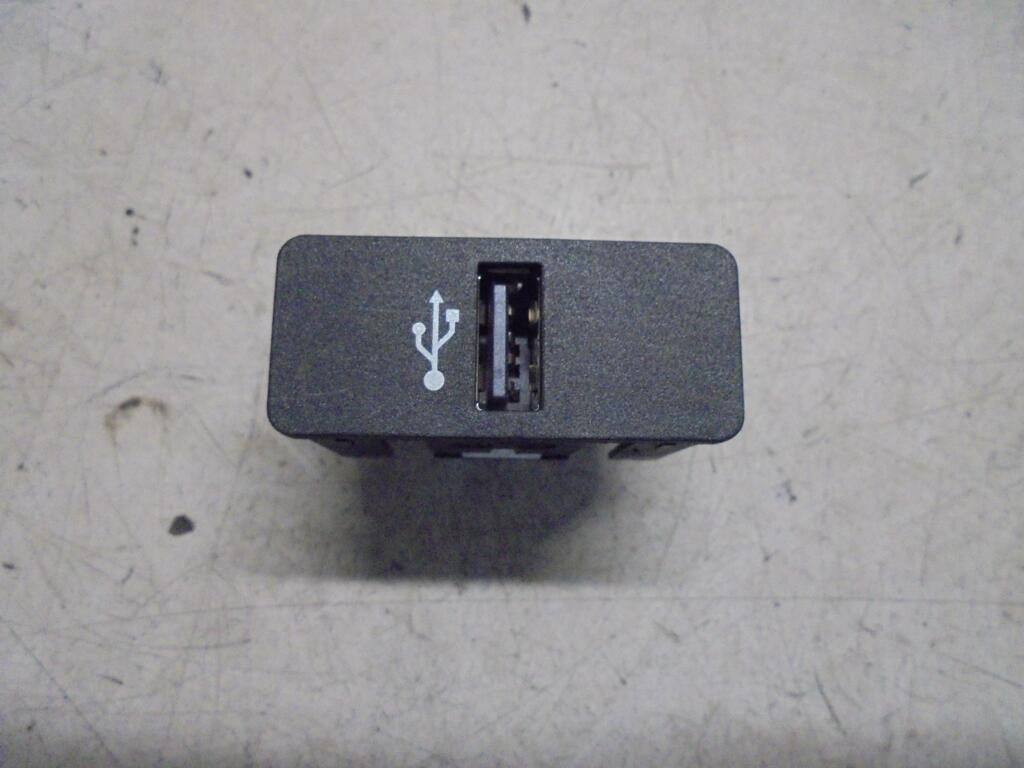 USB aansluiting Mini Countryman R60 ('10-'14) 8410923023802