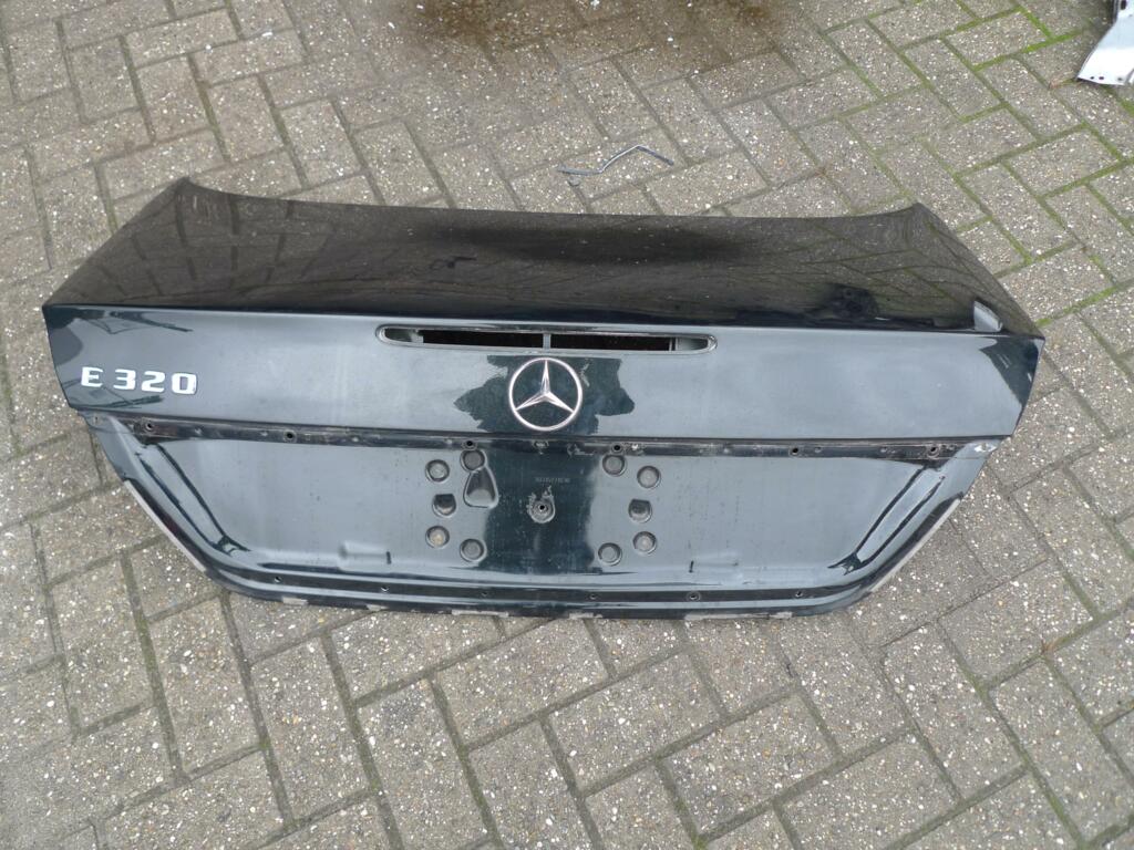 Kofferdeksel Mercedes 211 sedan o.t. 185U melanit zwart A2117500075 A2117500375
