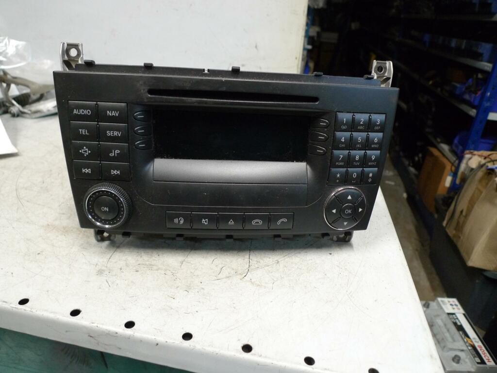 Radio Mercedes 203 audio 50 met navigatie (onderdeel niet getest)
