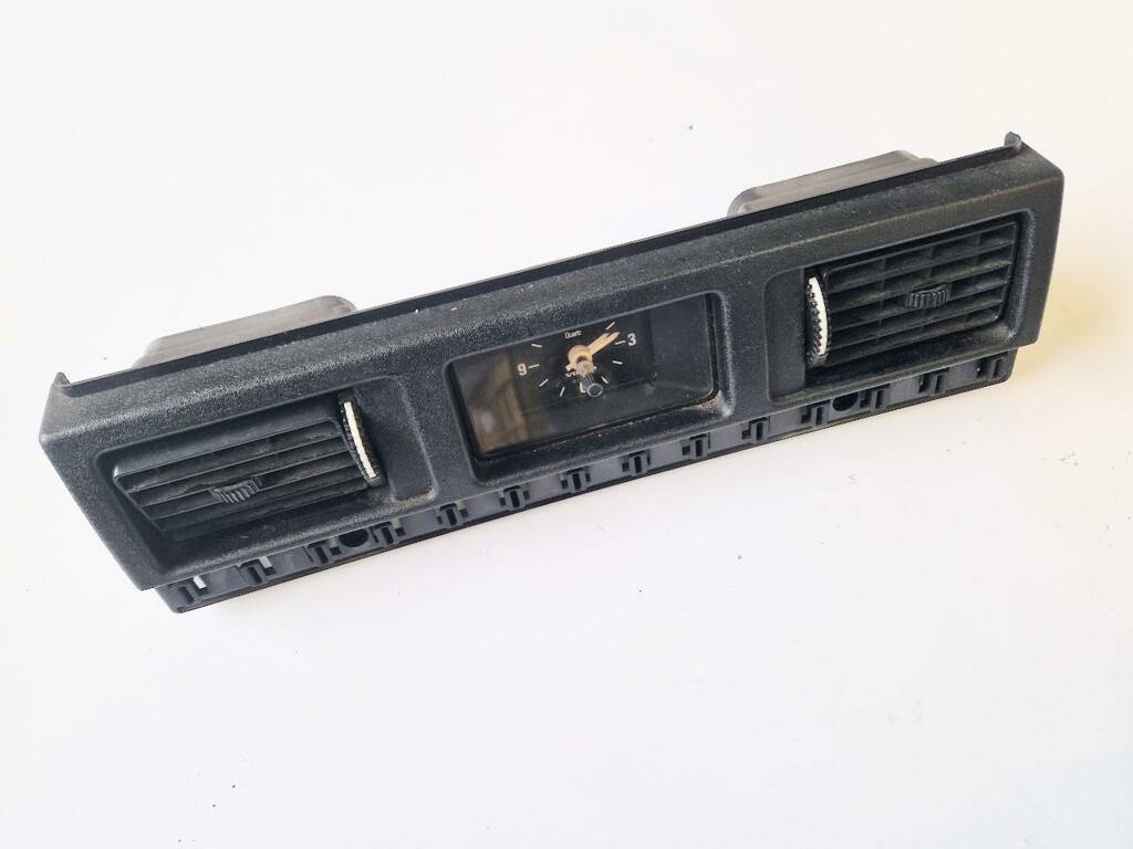 Luchtrooster dashboard  zwart Volvo 245 2.1 DL ('75-'83)