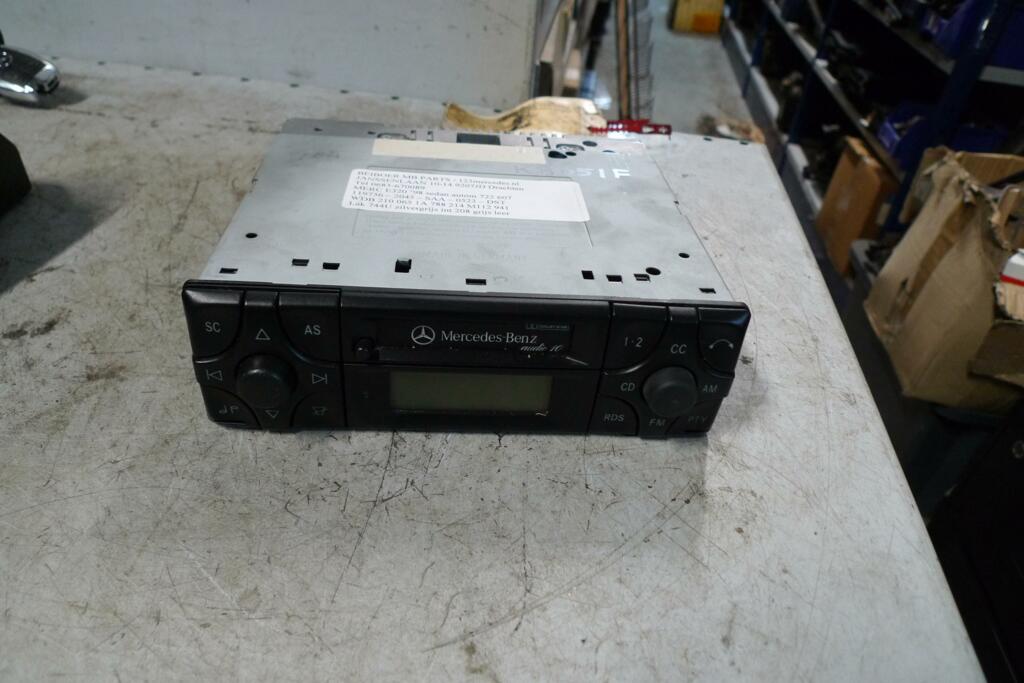 Radio Mercedes 208/210 audio 10CC met RDS vraagt om code code niet bekend A2088200386